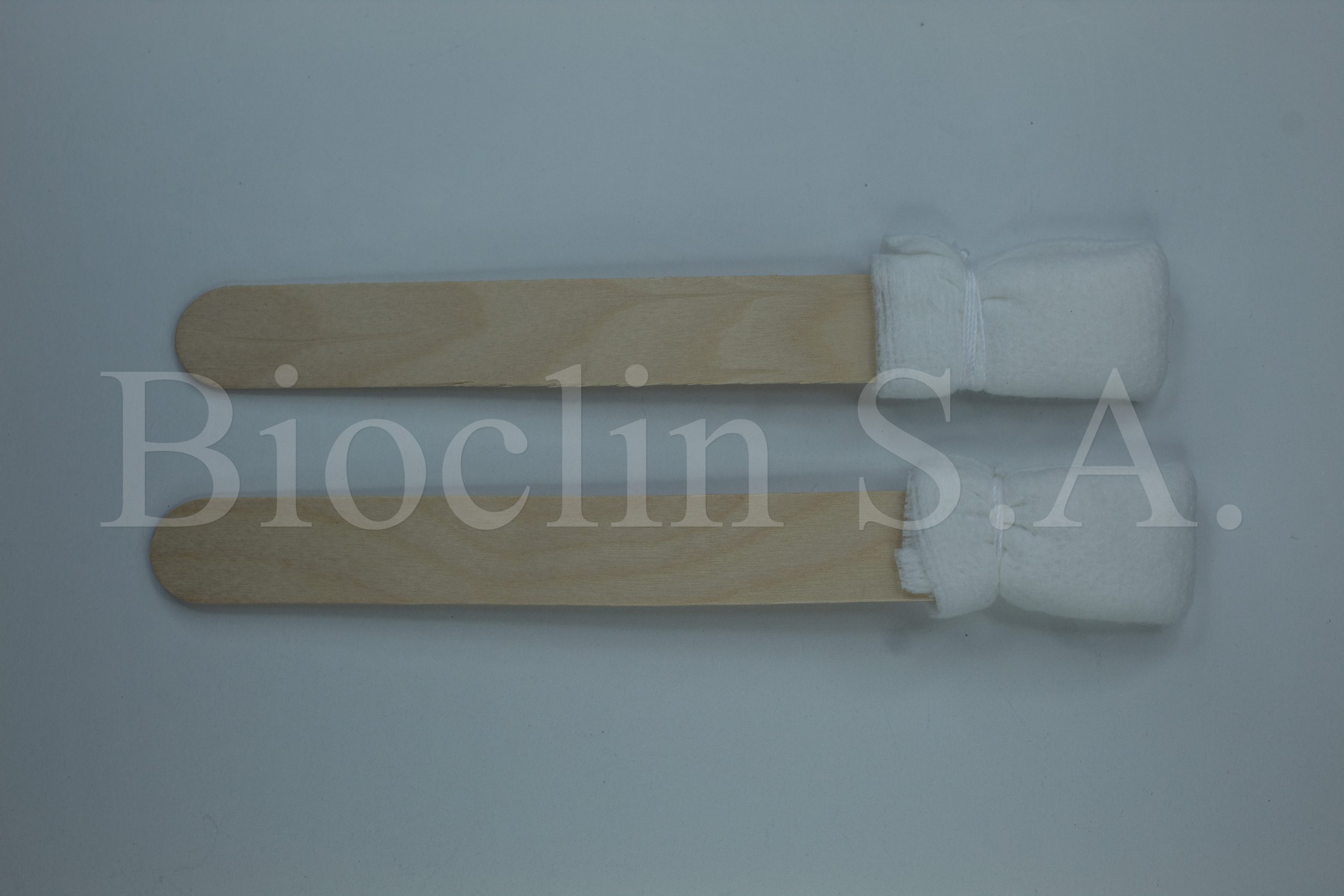 Hisopo gasa no tejida con bajalengua de madera